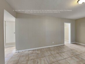 8222 N 30th Dr in Phoenix, AZ - Foto de edificio - Building Photo