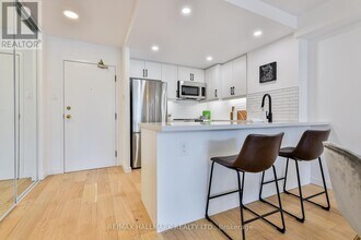 117 Gerrard St E in Toronto, ON - Building Photo - Building Photo