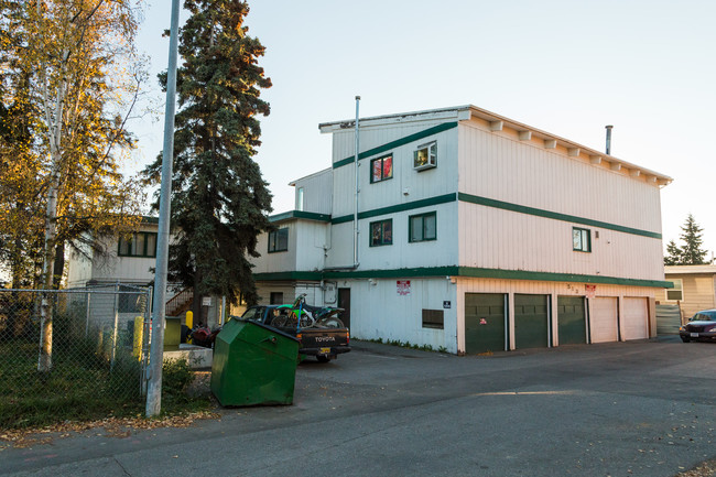 513 E 15th Ter in Anchorage, AK - Foto de edificio - Building Photo