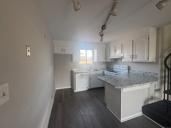 70 Weber St, Unit APT 3C in Bridgeport, CT - Building Photo - Building Photo