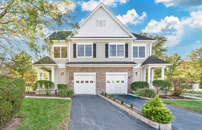 32 Bay Hill Dr in Bloomfield, CT - Building Photo - Building Photo