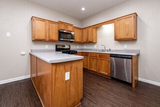 611 N 7th St in Rogers, AR - Building Photo - Building Photo