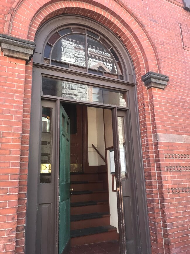 29 Winthrop St, Unit Apt #1 in Boston, MA - Building Photo - Building Photo