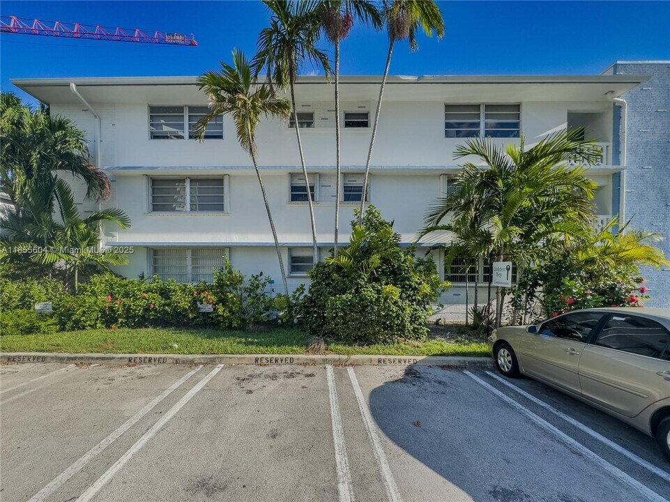 1120 102nd St in Bay Harbor Islands, FL - Building Photo