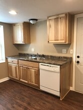 621 Bluemont Ave in Manhattan, KS - Foto de edificio - Building Photo