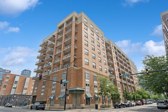 property at 950 W Monroe St