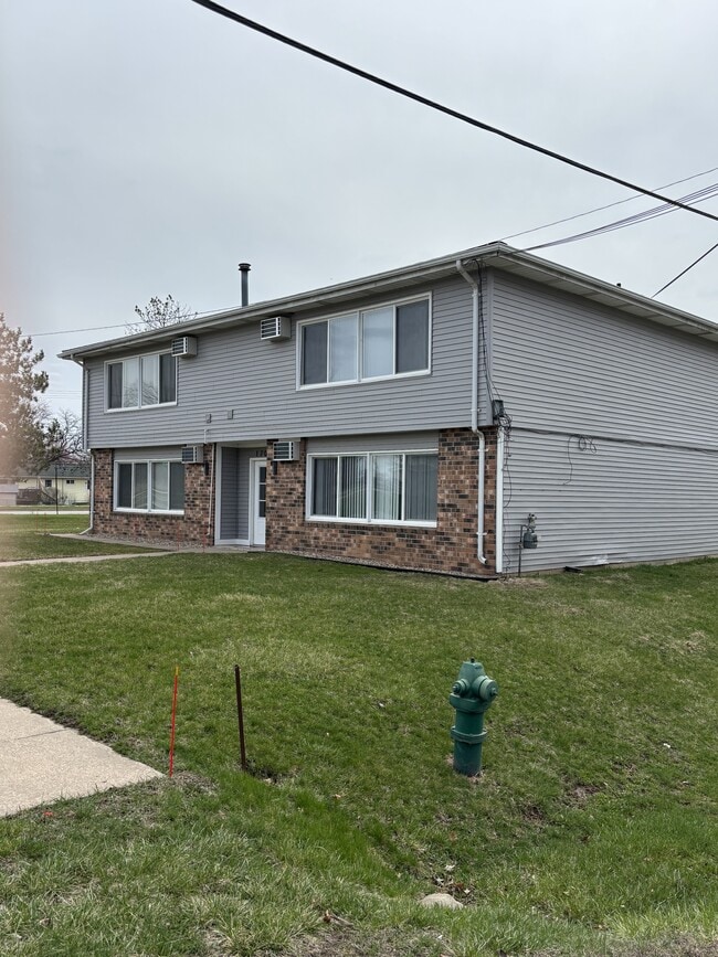 1705 Edgewood Ln NW in Cedar Rapids, IA - Building Photo - Building Photo