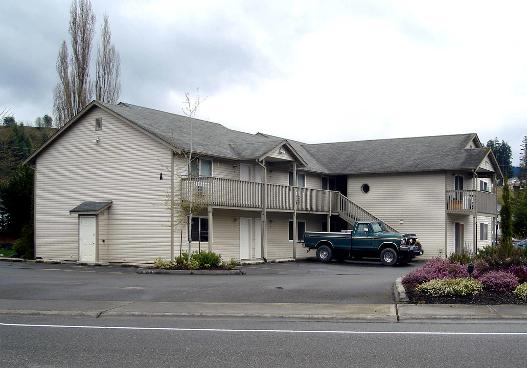 Westwood Park Apartments in Eatonville, WA - Building Photo