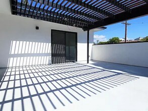 1347 N Stanley Ave in Los Angeles, CA - Building Photo - Building Photo