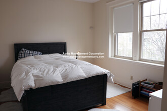 18 Alton Pl, Unit #5 in Brookline, MA - Foto de edificio - Building Photo