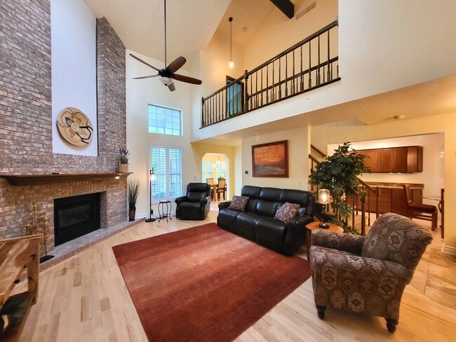 1518 E Nichols Cir in Centennial, CO - Foto de edificio - Building Photo