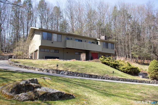 property at 6 Cove Rd