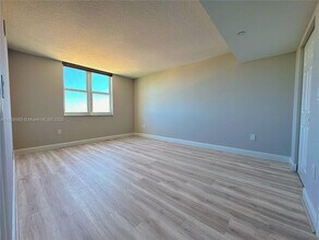 3000 Coral Way, Unit 816 in Coral Gables, FL - Foto de edificio - Building Photo