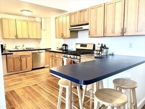 23 Monmouth St in Somerville, MA - Building Photo - Building Photo