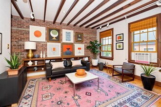 31 Myrtle St, Unit 4 in Boston, MA - Building Photo - Building Photo