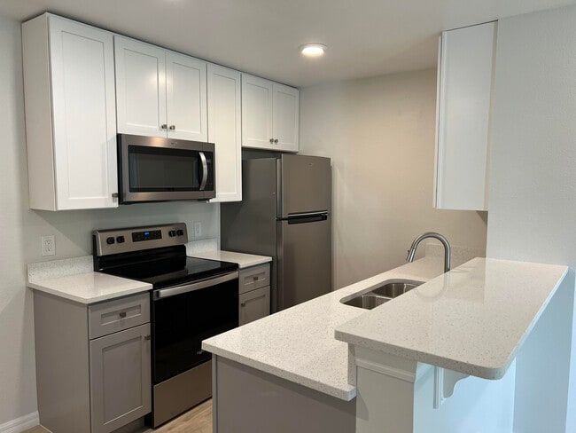 2592 Grassy Point Dr, Unit 212