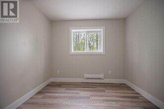 176 Cundles Rd W in Barrie, ON - Building Photo - Building Photo