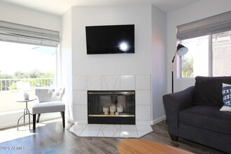 10080 E Mountainview Lake Dr, Unit 330 in Scottsdale, AZ - Foto de edificio - Building Photo