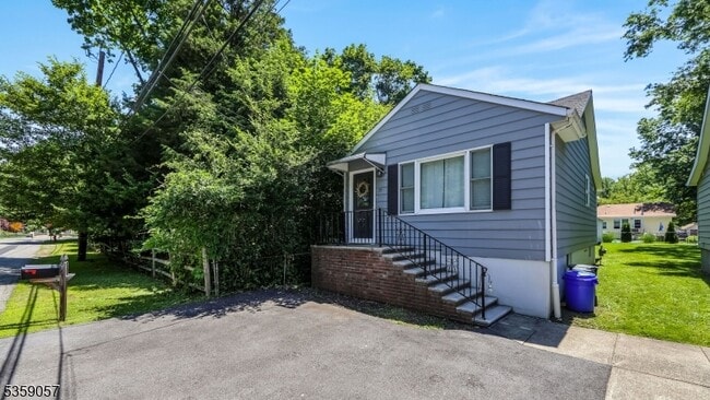 property at 15 Grandview Ave