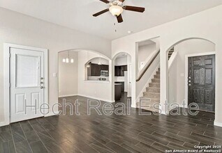 307 Creekside Curve in New Braunfels, TX - Building Photo - Building Photo