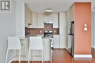 40 Homewood Ave in Toronto, ON - Building Photo