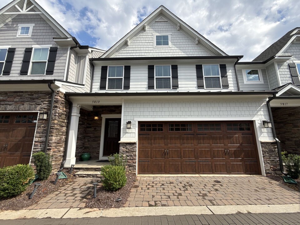 5813 Barrowlands Ct in Charlotte, NC - Building Photo