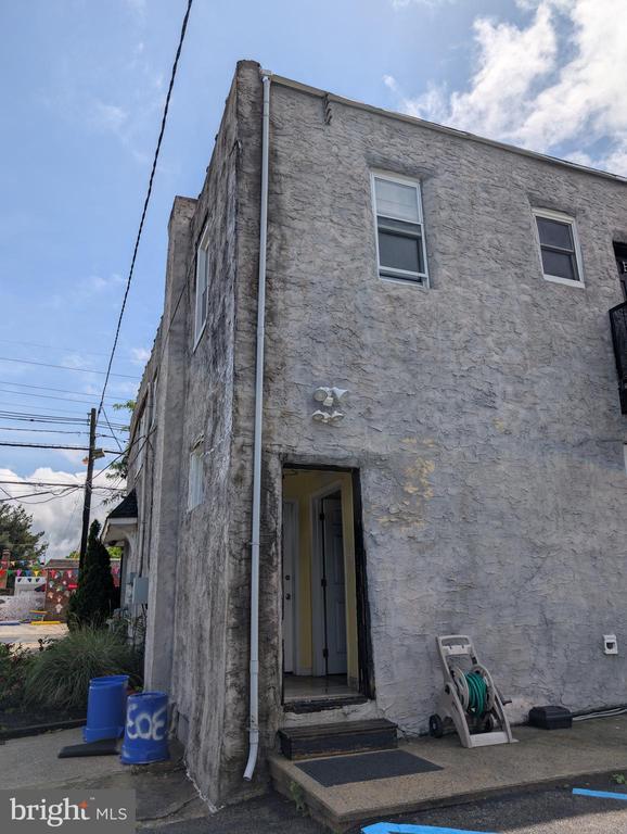property at 301 W Evesham Rd