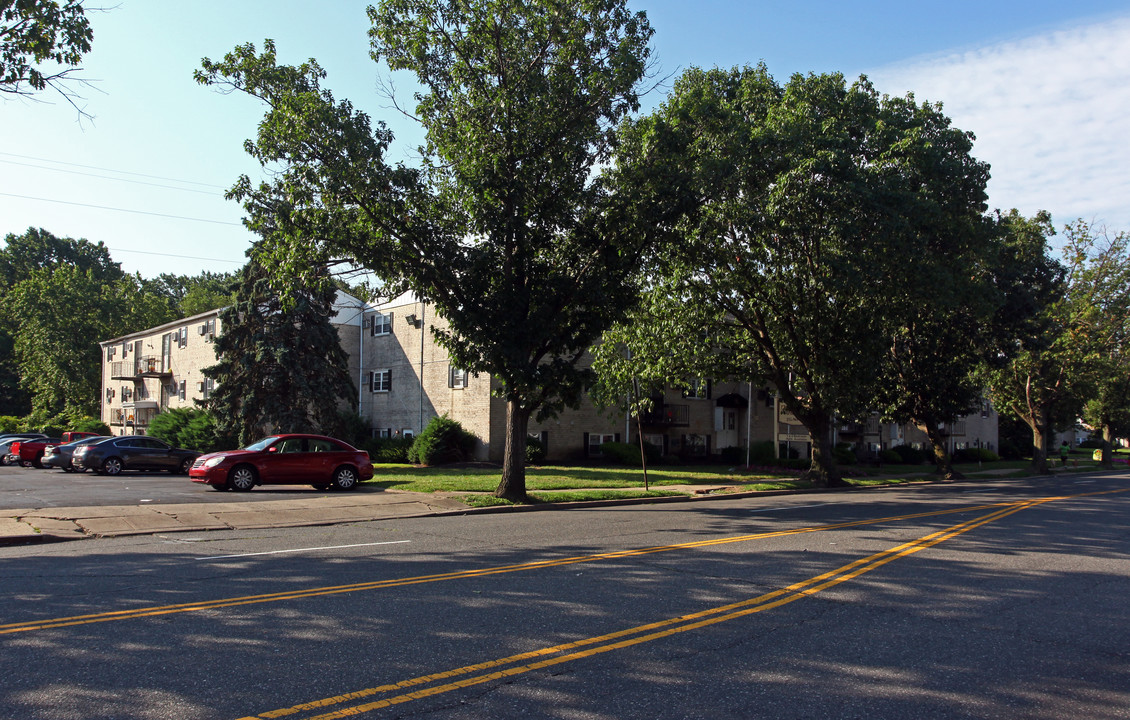 Krewstown Park Apartments in Philadelphia, PA - Building Photo