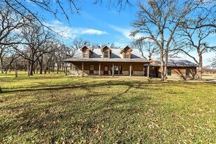 131 Co Rd 4680 in Boyd, TX - Building Photo