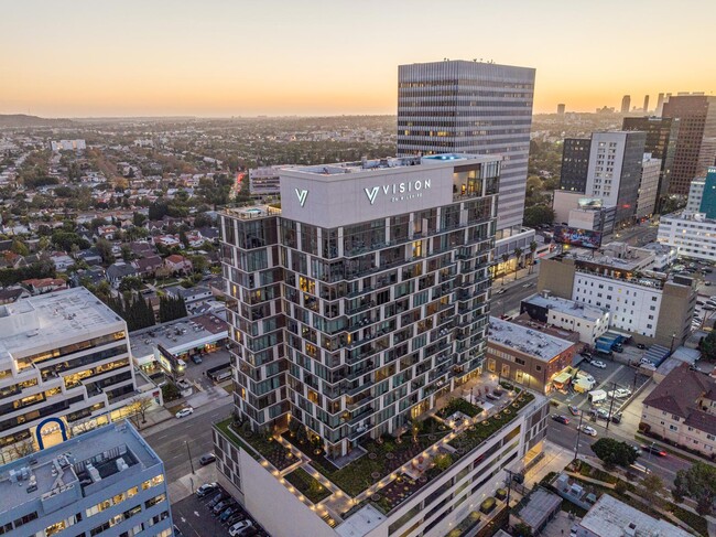 Vision on Wilshire in Los Angeles, CA - Foto de edificio - Building Photo