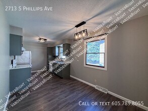 2713 S Phillips Ave in Sioux Falls, SD - Building Photo - Building Photo