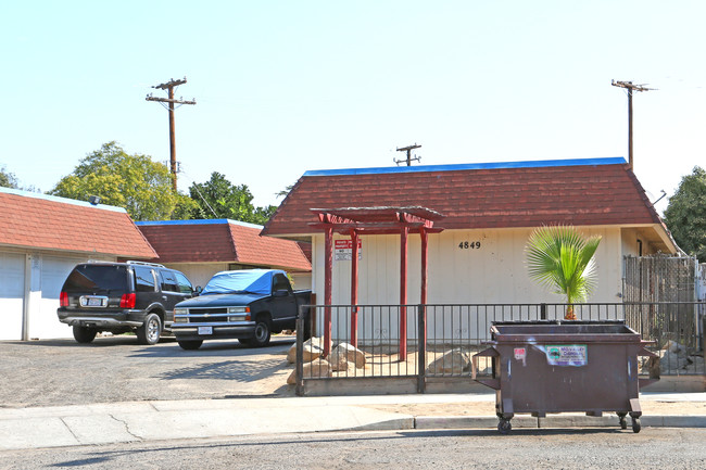 4849 E University Ave in Fresno, CA - Building Photo - Building Photo