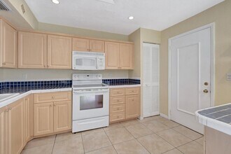 6732 Canary Palm Cir in Boca Raton, FL - Building Photo - Building Photo