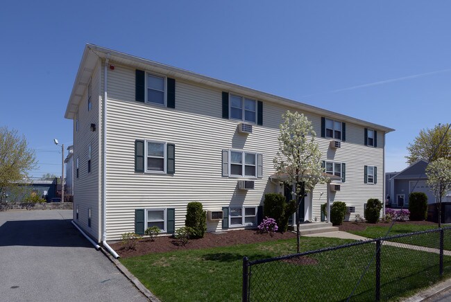 Mabel Street Apartments in Pawtucket, RI - Building Photo - Building Photo