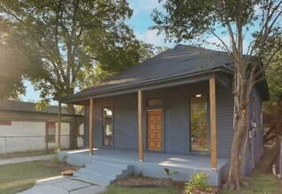 2106 Saunders Ave, Unit B in San Antonio, TX - Foto de edificio - Building Photo