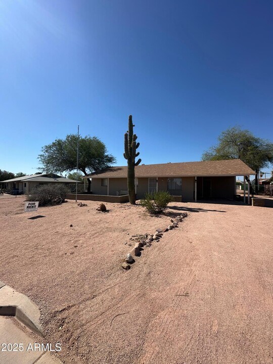 1038 E Hondo Ave in Apache Junction, AZ - Building Photo