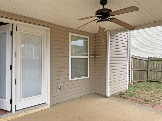 3742 Gray Fox Dr in Clarksville, TN - Foto de edificio - Building Photo