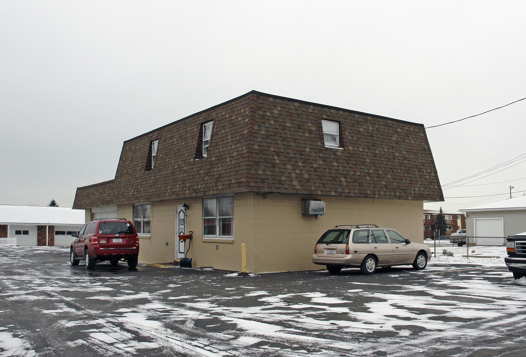 5384 Oberlin Ave in Lorain, OH - Building Photo