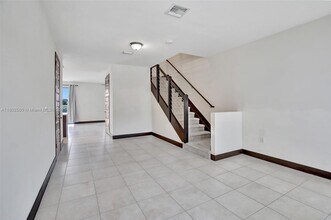 16011 NW 91st Ct in Miami Lakes, FL - Building Photo - Building Photo