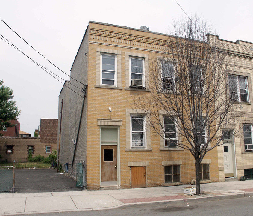 373 Cliff St in Fairview, NJ - Building Photo