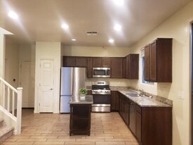 5750 W Raymond St in Phoenix, AZ - Building Photo