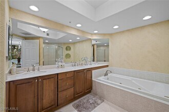2748 Tiburon Blvd E in Naples, FL - Building Photo - Building Photo