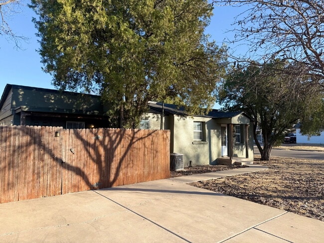 3607 Gary Ave in Lubbock, TX - Foto de edificio - Building Photo