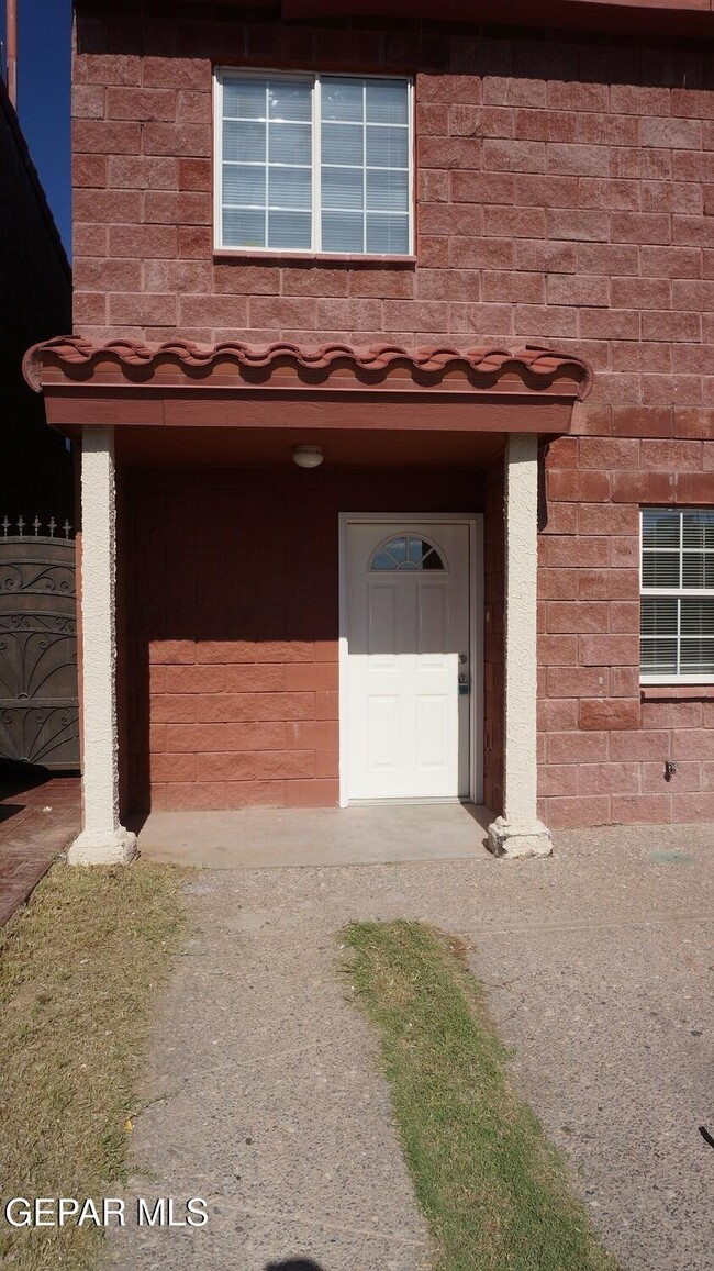 3533 Oasis Dr in El Paso, TX - Building Photo - Building Photo