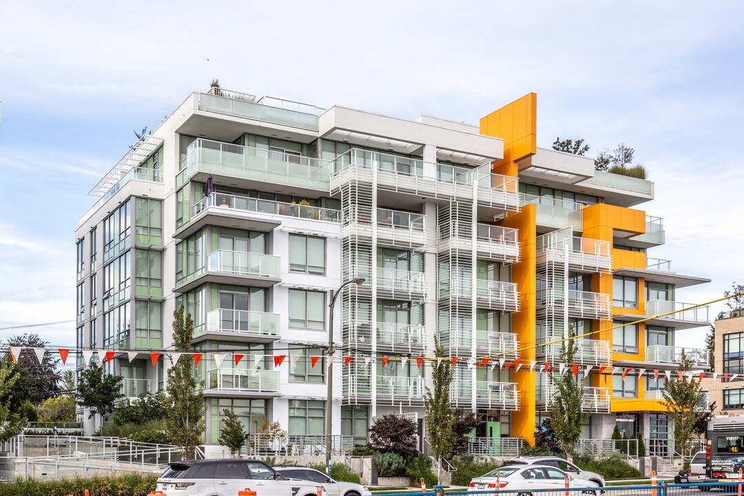 41 West in Vancouver, BC - Building Photo