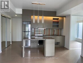 101-1101 Peter St in Toronto, ON - Building Photo - Building Photo