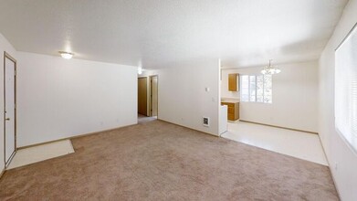 618 NE 93rd Ave in Portland, OR - Building Photo - Building Photo