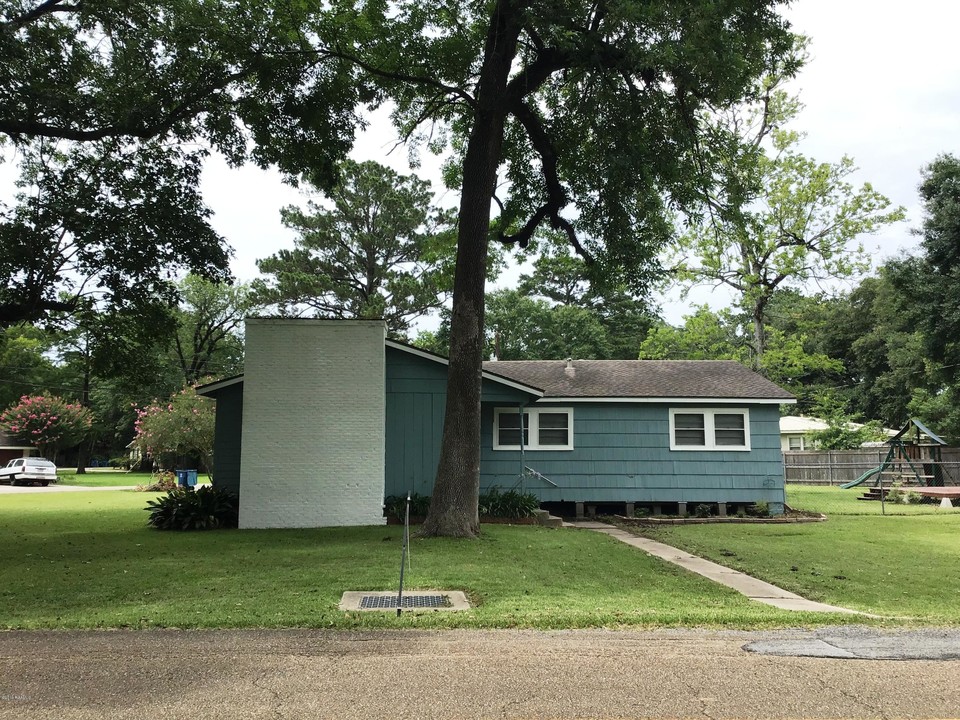 401 River Rd in Lafayette, LA - Building Photo