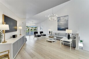 8345 Excalibur Cir in Naples, FL - Building Photo