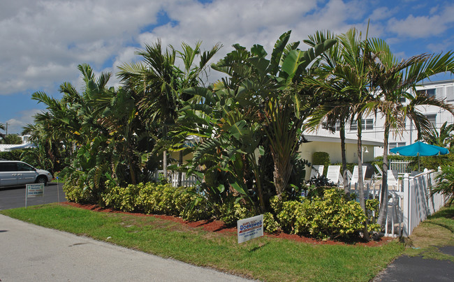 Pineapple Place in Pompano Beach, FL - Building Photo - Building Photo